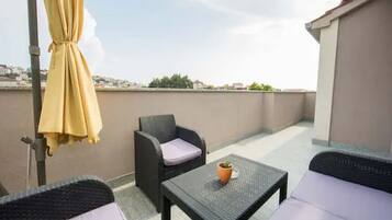 House (Nine Bedroom Holiday home with Swimmi) | Terrace/patio