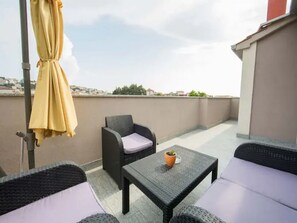 Huis (Nine Bedroom Holiday home with Swimmi) | Terras