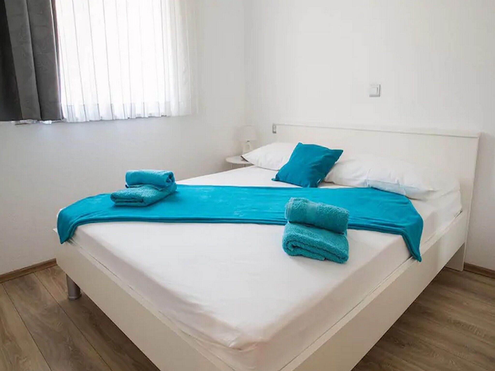 House (Nine Bedroom Holiday home with Swimmi) | 9 bedrooms, cribs/infant beds