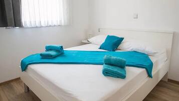 House (Nine Bedroom Holiday home with Swimmi) | 9 bedrooms, cribs/infant beds