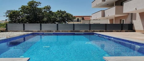 House (Nine Bedroom Holiday home with Swimmi) | Pool