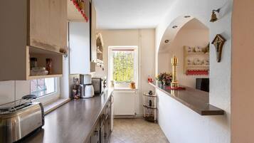 Frigorífic, microones, forn i placa de cuina