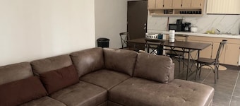 3 Bedroom fully furnished private condo with Free Parking & free WiFi & cable.