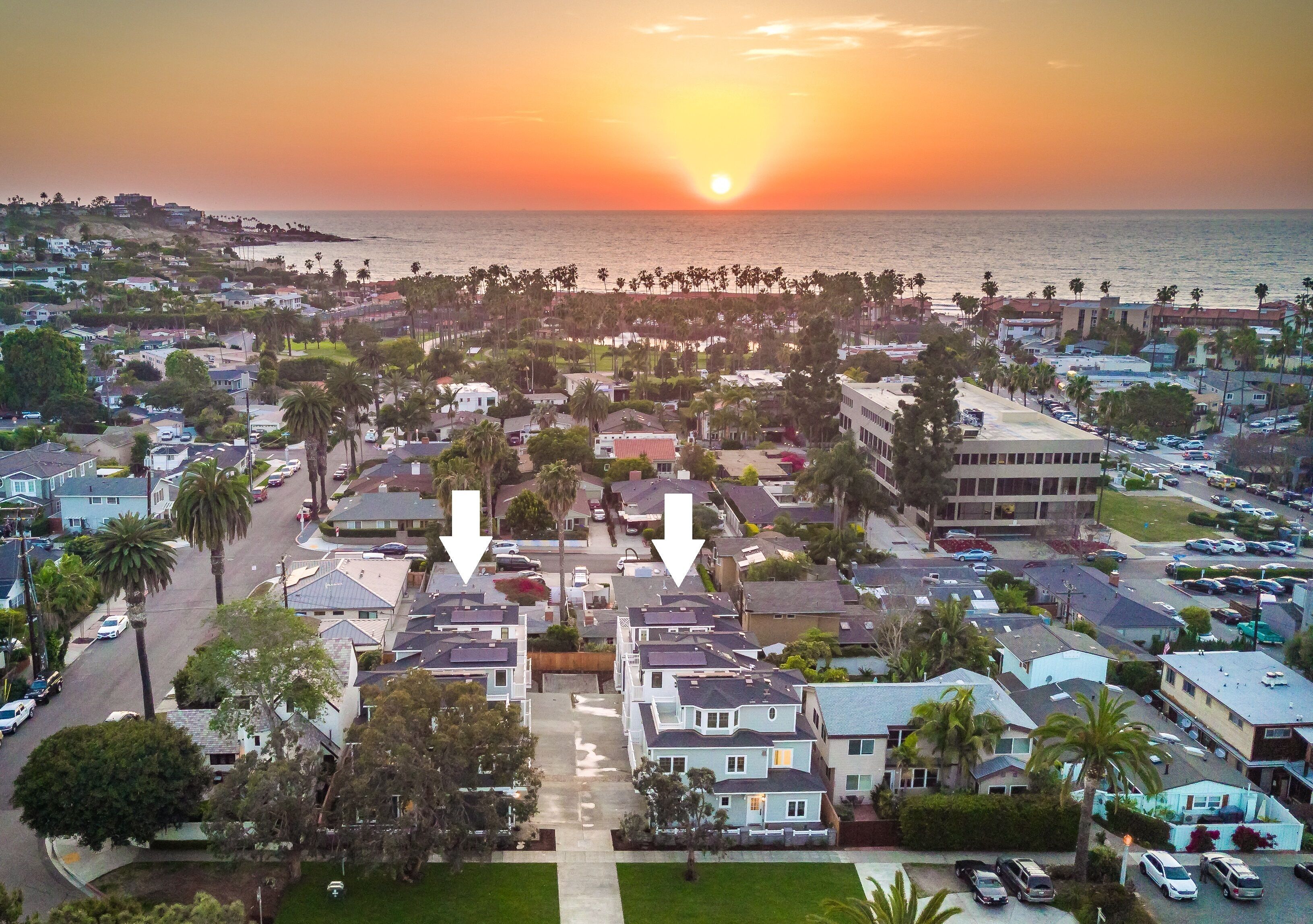 Two 3-story Houses ★ Walk to Ocean ★ 6 Parking