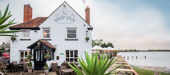 Boutique En-suite Room in Prestigious Colonial Home