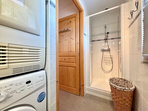 Bathroom - Charming apartment with Mont Charvin view and parking (Notre-Dame-de-Bellecombe)