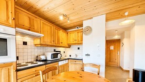 Private kitchen - Charming apartment with Mont Charvin view and parking (Notre-Dame-de-Bellecombe)