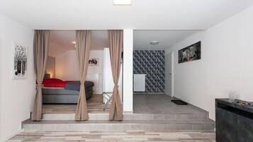 1 Schlafzimmer, Reisekinderbett, kostenloses WLAN, Bettwäsche