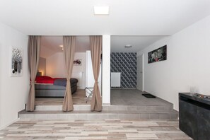 1 Schlafzimmer, Reisekinderbett, kostenloses WLAN, Bettwäsche