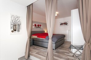 1 Schlafzimmer, Reisekinderbett, kostenloses WLAN, Bettwäsche