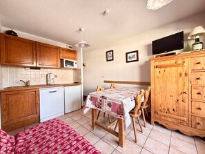 Fridge, microwave, dishwasher, coffee/tea maker