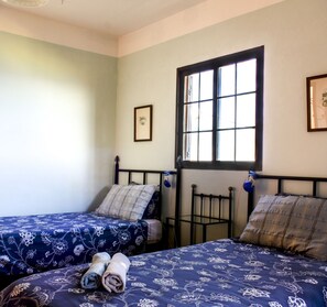 1 bedroom, travel cot, WiFi, bed sheets