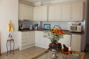 Fridge, microwave