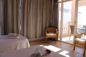 2 bedrooms, in-room safe, bed sheets