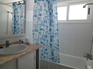 Shower, towels