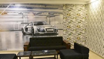 Executive studio suite | Een bureau, een laptopwerkplek, gratis wifi, beddengoed