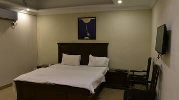 Executive-Studiosuite | Schreibtisch, laptopgeeigneter Arbeitsplatz, kostenloses WLAN