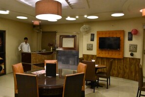 Restaurant - Hotel Royal Gardens Jail Road (Lahore)
