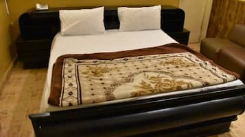 Junior studio suite | Een bureau, een laptopwerkplek, gratis wifi, beddengoed