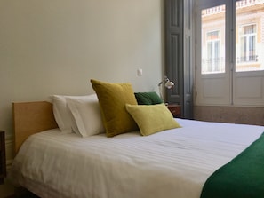 1 غرفة نوم ومكواة/لوح كي وواي فاي مجانًا وملاءات أسرّة