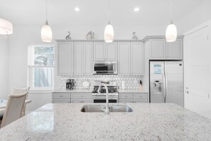 Private kitchen - ⛱Walk to Beach | Golf Cart Option | Pool | 4BR The Coastline Inn⛱ (Miramar Beach)