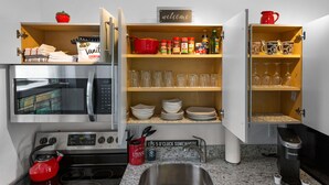 茶具/咖啡用具、冰箱、微波炉、烤箱