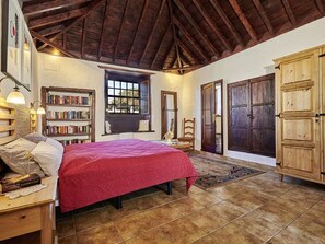 2 bedrooms, in-room safe, travel cot, WiFi - Los Suenos - Los Suenos - Main house (El Paso)