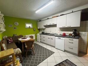 Frigorifero, microonde, forno, lavastoviglie