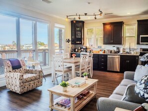 Interior - Best Holiday Deals+Snowbirds! Waterfront+Steps to Beach/Dining+Deck+Heated Pool (Destin)