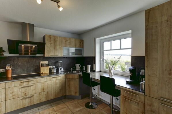 Kühlschrank, Herdplatte, Geschirrspüler