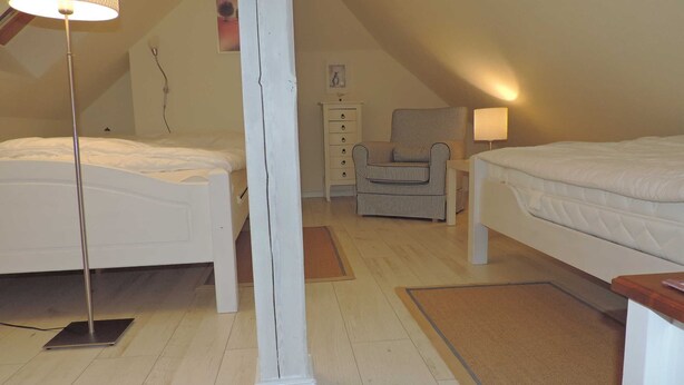 2 soverom, skrivebord, reiseseng for barn og wi-fi