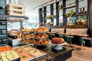 Daily continental breakfast for a fee - Motel One Stuttgart-Hauptbahnhof (Stuttgart)