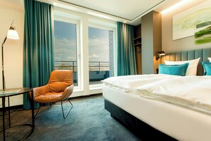 SPECIAL ONE with Terrace | Egyptian cotton sheets, premium bedding, in-room safe, desk - Motel One Stuttgart-Hauptbahnhof (Stuttgart)