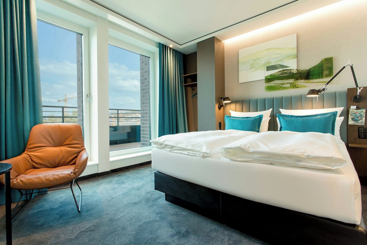 SPECIAL ONE with Terrace | Sengetøy i egyptisk bomull, sengetøy av topp kvalitet og safe på rommet