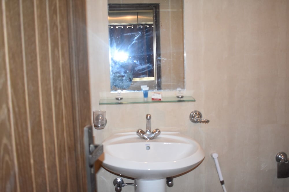 Burj Al-Hateem Hotel by null