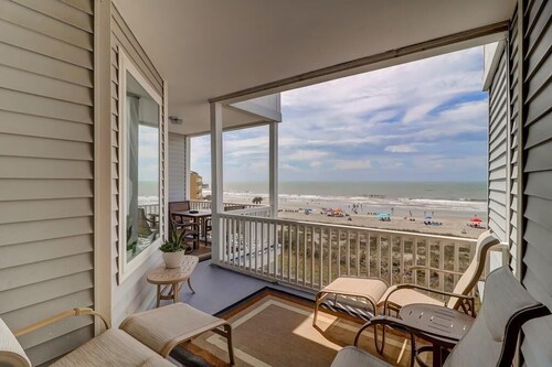 Panoramic Ocean Views - Top Floor - Elevator - Seacoast Villa 8!
