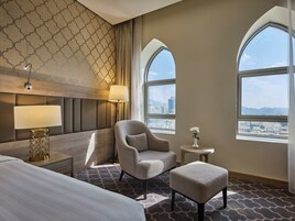 Room, 2 Twin Beds, Accessible (Guest) | In-room safe, soundproofing, iron/ironing board, free WiFi