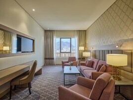 Suite, 1 Bedroom | In-room safe, soundproofing, iron/ironing board, free WiFi