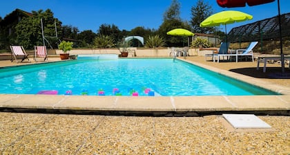 Beautiful Gite, Le Chai In the heart of the Madiran vines, shared pool