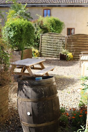 Terrace/patio - Beautiful Gite, Le Chai In the heart of the Madiran vines, shared pool (Madiran)