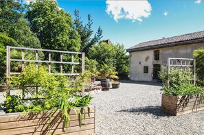 Property grounds - Beautiful Gite, Le Chai In the heart of the Madiran vines, shared pool (Madiran)