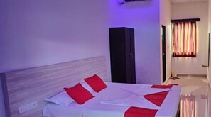 Desk, rollaway beds, free WiFi, bed sheets