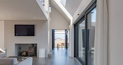 North Vat, by Bloom Stays - a coastal that sleeps 6 guests in 3 bedrooms