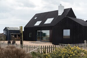 Exterior - North Vat,  by Bloom Stays -  a coastal that sleeps 6 guests  in 3 bedrooms (Dungeness)