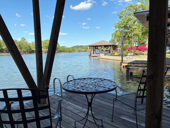 屋外ダイニングエリア