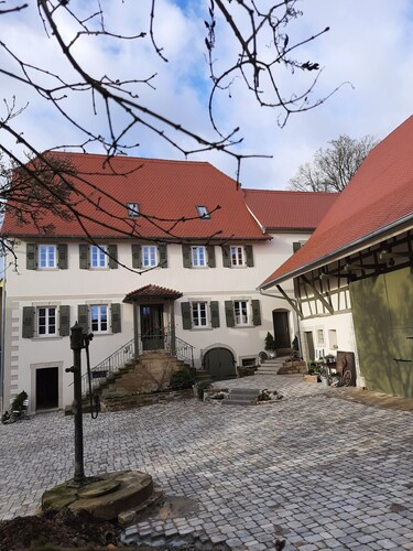 Modern vacation apartment "Tanzsaal" Living in a listed half-timbered house