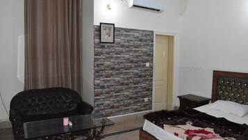 Double Room | Living area | LED TV