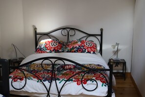 3 bedrooms, iron/ironing board, travel cot, free WiFi
