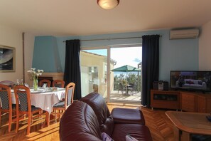 Apartment, 2 Bedrooms, Terrace | Living area