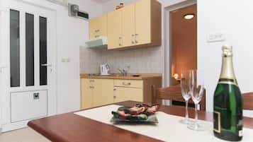 Apartment, 1 Bedroom, Balcony | Private kitchen | Fridge, stovetop, cookware/dishes/utensils